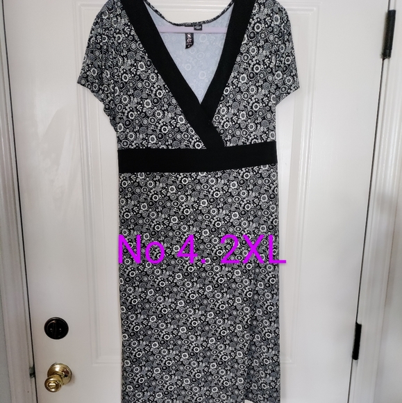 Various plus size clothing - Picture 5 of 11